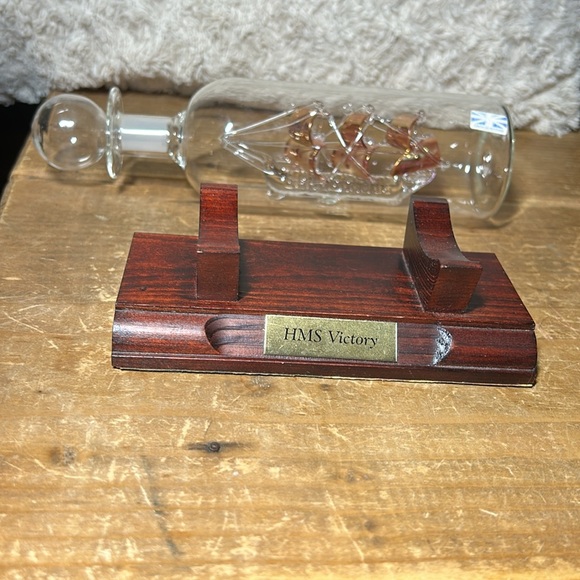 VTG Spun Glass HMS Victory Ship in a bottle with wood stand 24 K Gold blown - Picture 4 of 5